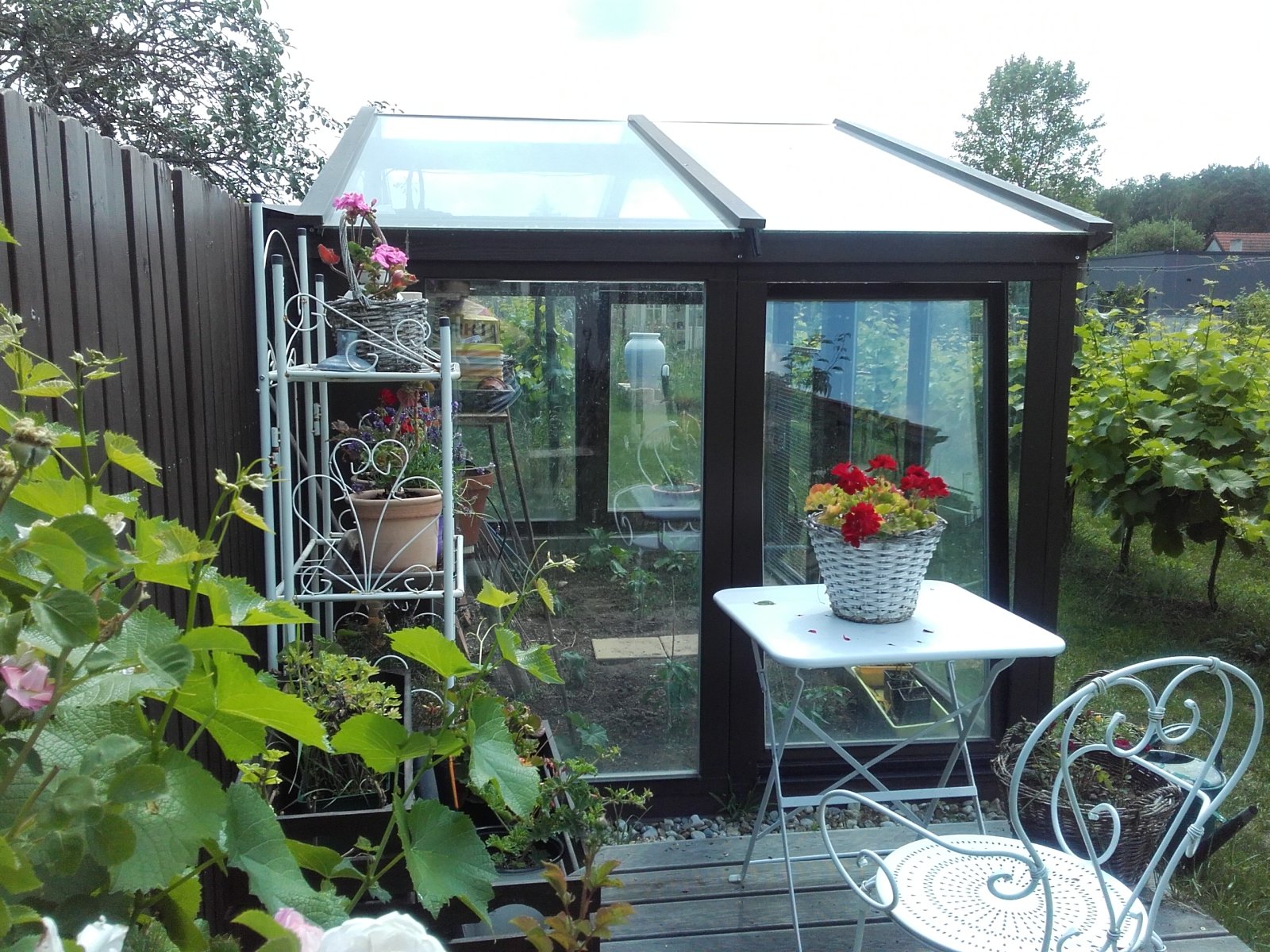 Atypický skleník doplní vaši romantickou zahradu