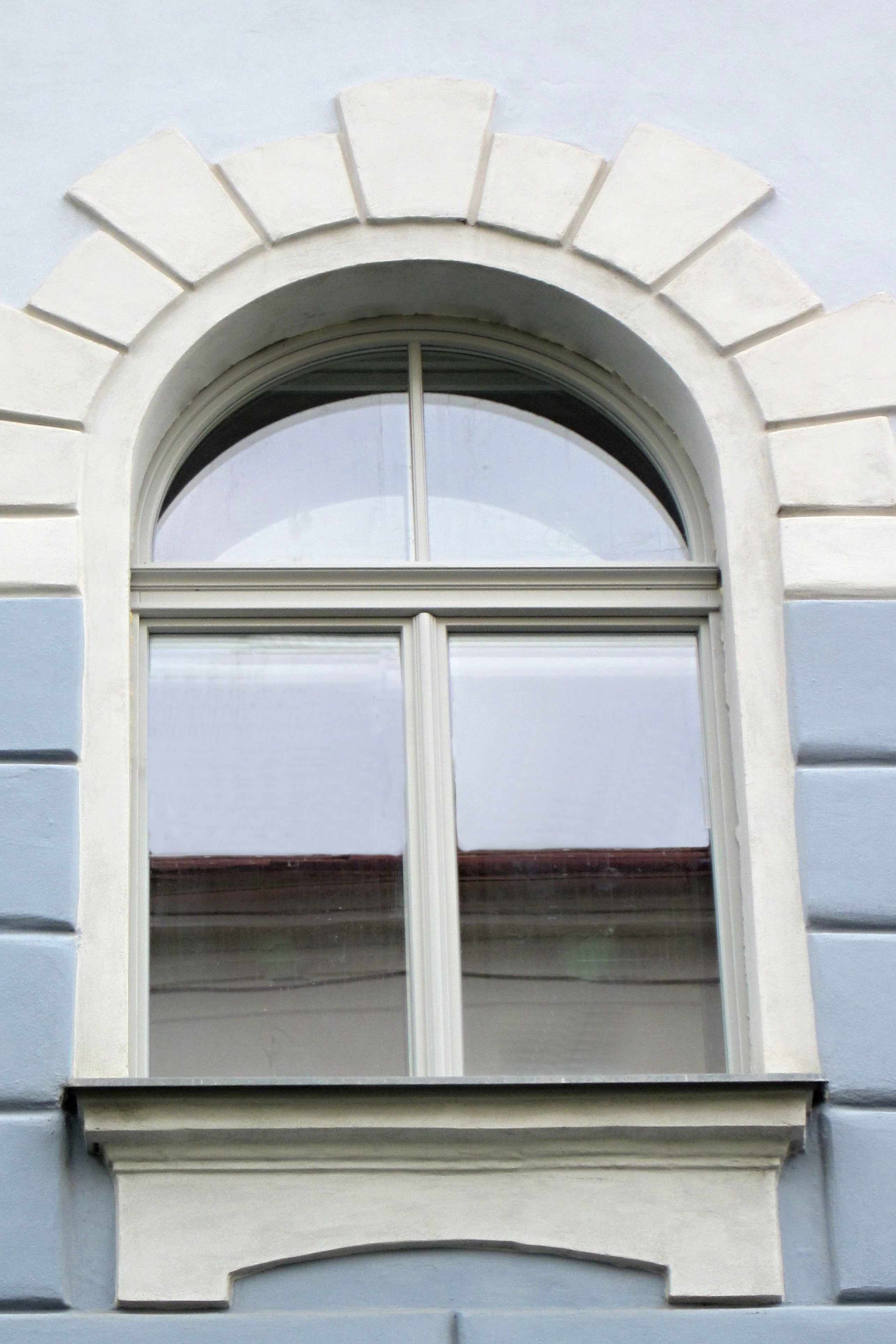 obloukove-spaletove-okno-EKOTHERM-s-nadsvetlikem_1 obloukove-spaletove-okno-EKOTHERM-s-nadsvetlikem_1